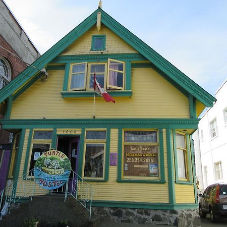 Turtle Hostel Виктория Екстериор снимка