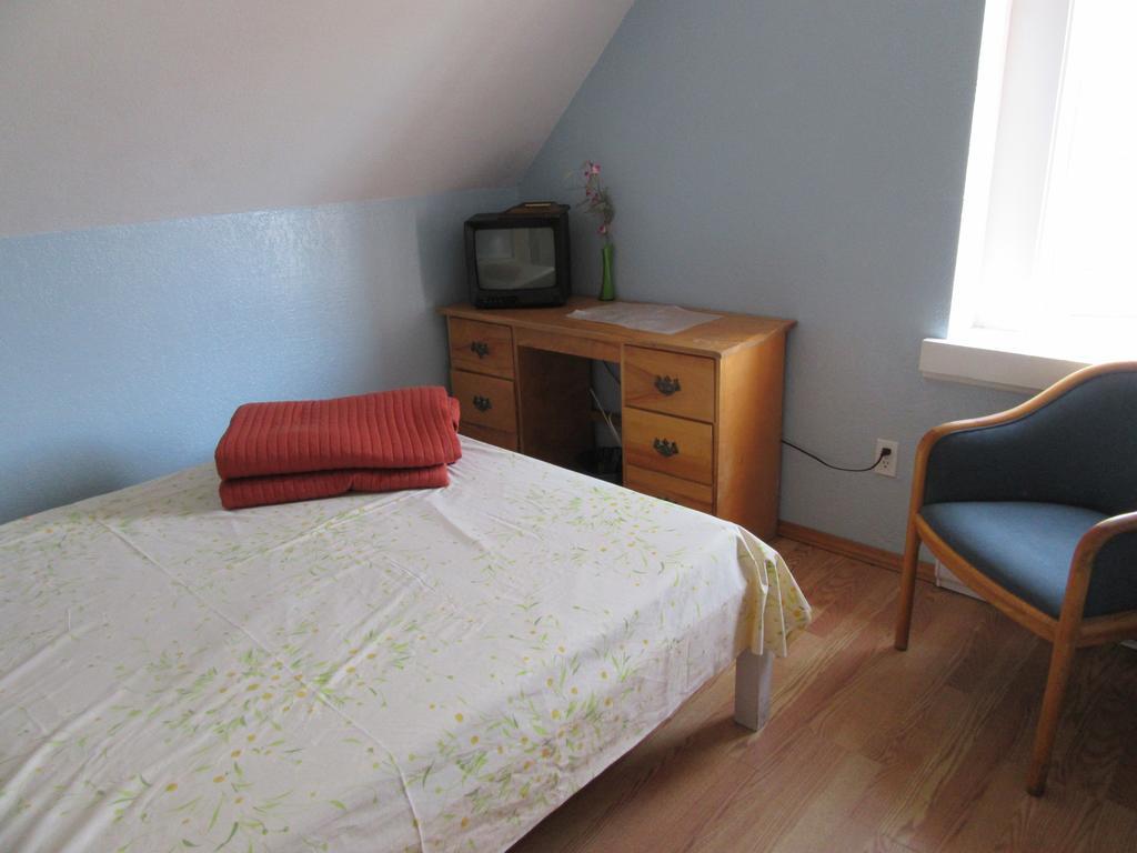 Turtle Hostel Виктория Екстериор снимка