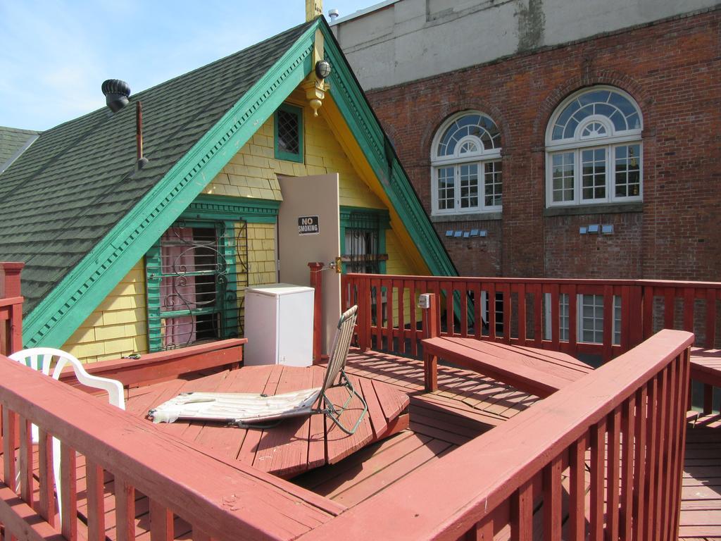 Turtle Hostel Виктория Екстериор снимка