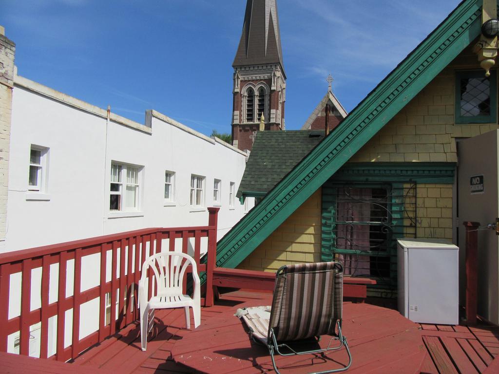 Turtle Hostel Виктория Екстериор снимка