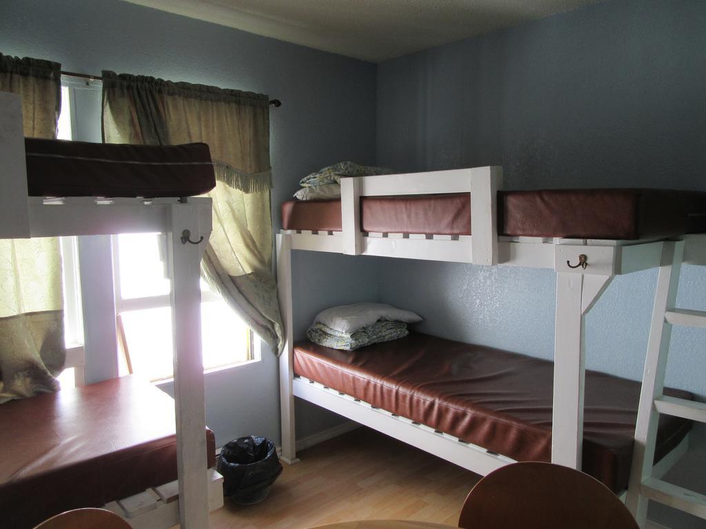 Turtle Hostel Виктория Екстериор снимка