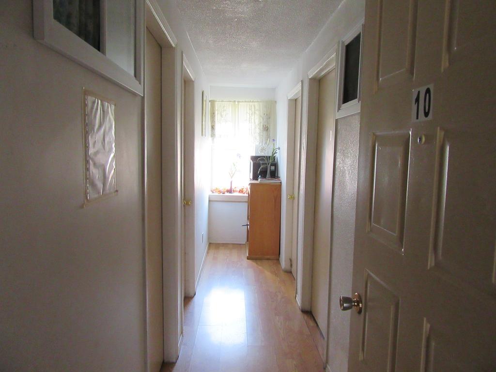 Turtle Hostel Виктория Екстериор снимка