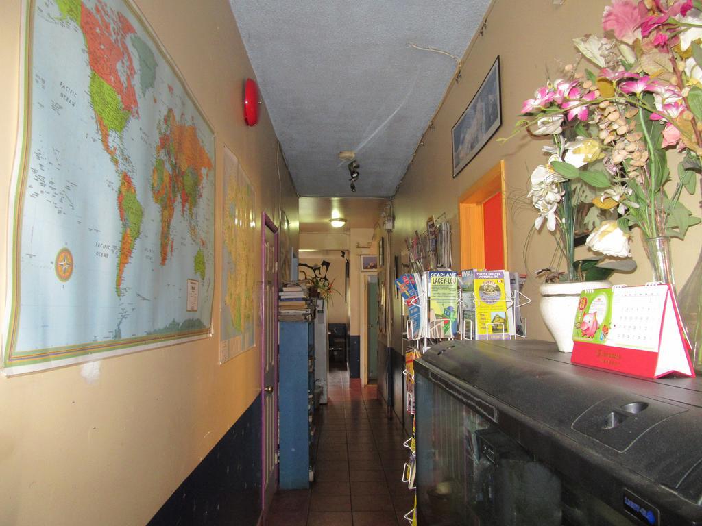 Turtle Hostel Виктория Екстериор снимка
