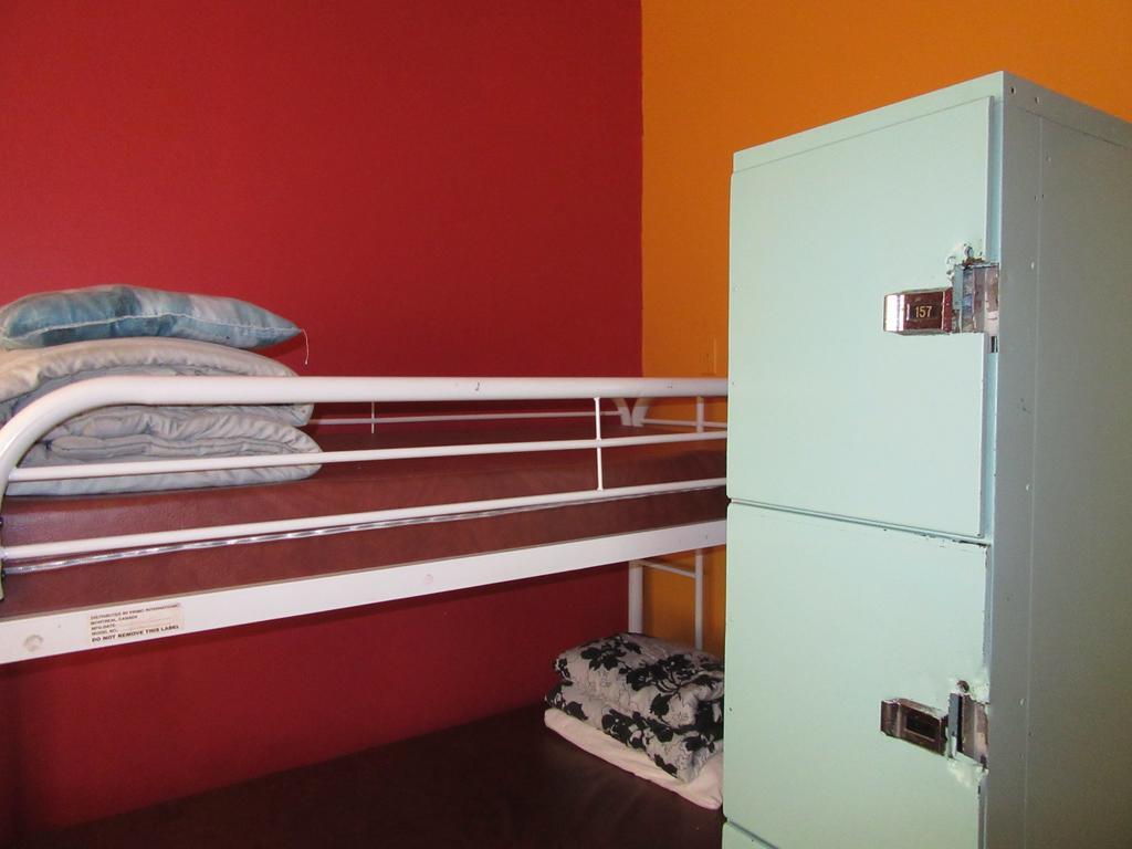 Turtle Hostel Виктория Екстериор снимка