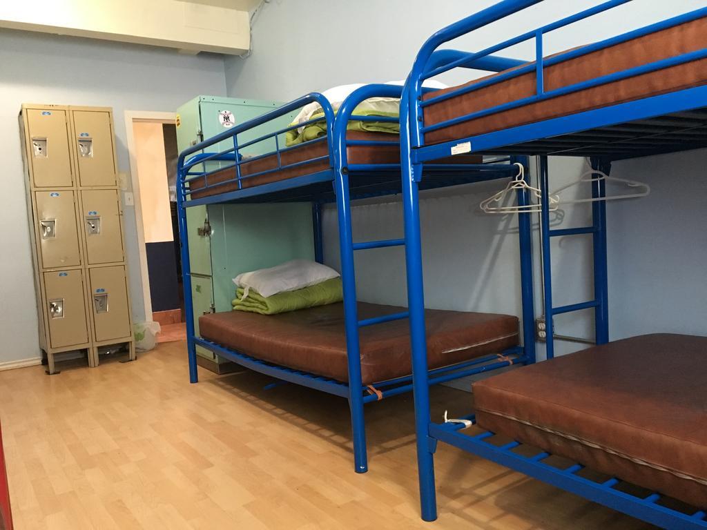 Turtle Hostel Виктория Екстериор снимка