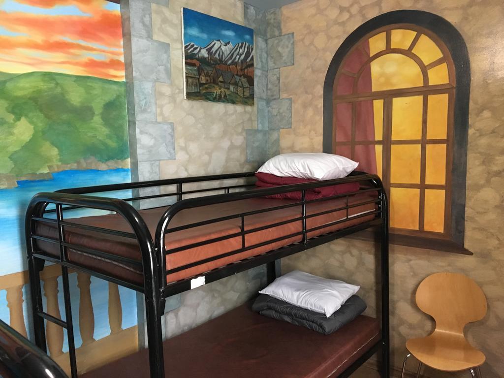 Turtle Hostel Виктория Екстериор снимка