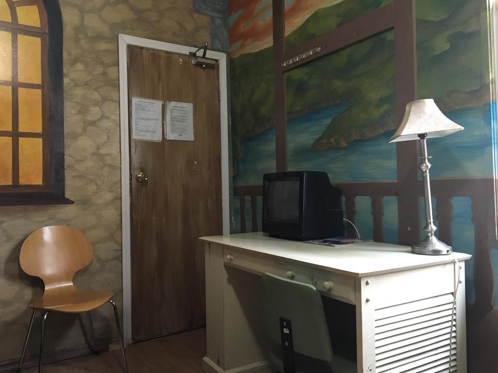 Turtle Hostel Виктория Екстериор снимка