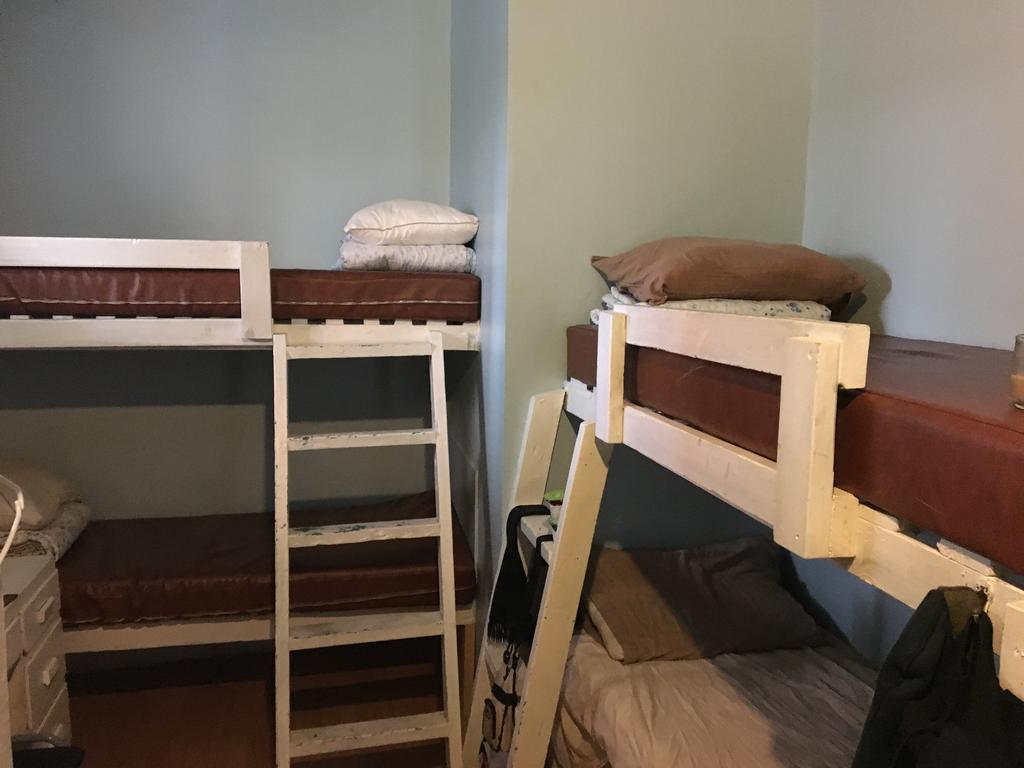 Turtle Hostel Виктория Екстериор снимка
