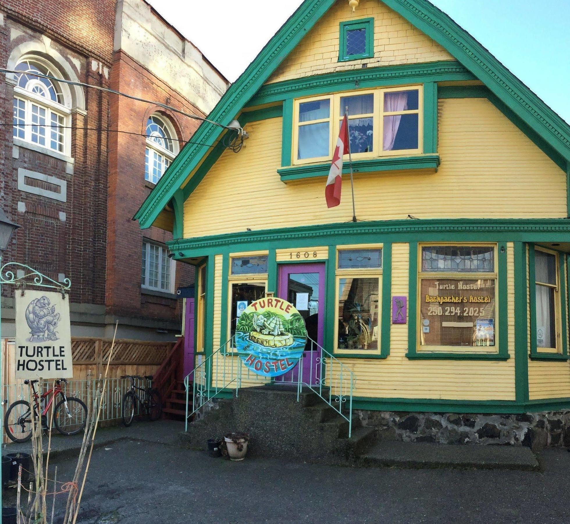 Turtle Hostel Виктория Екстериор снимка