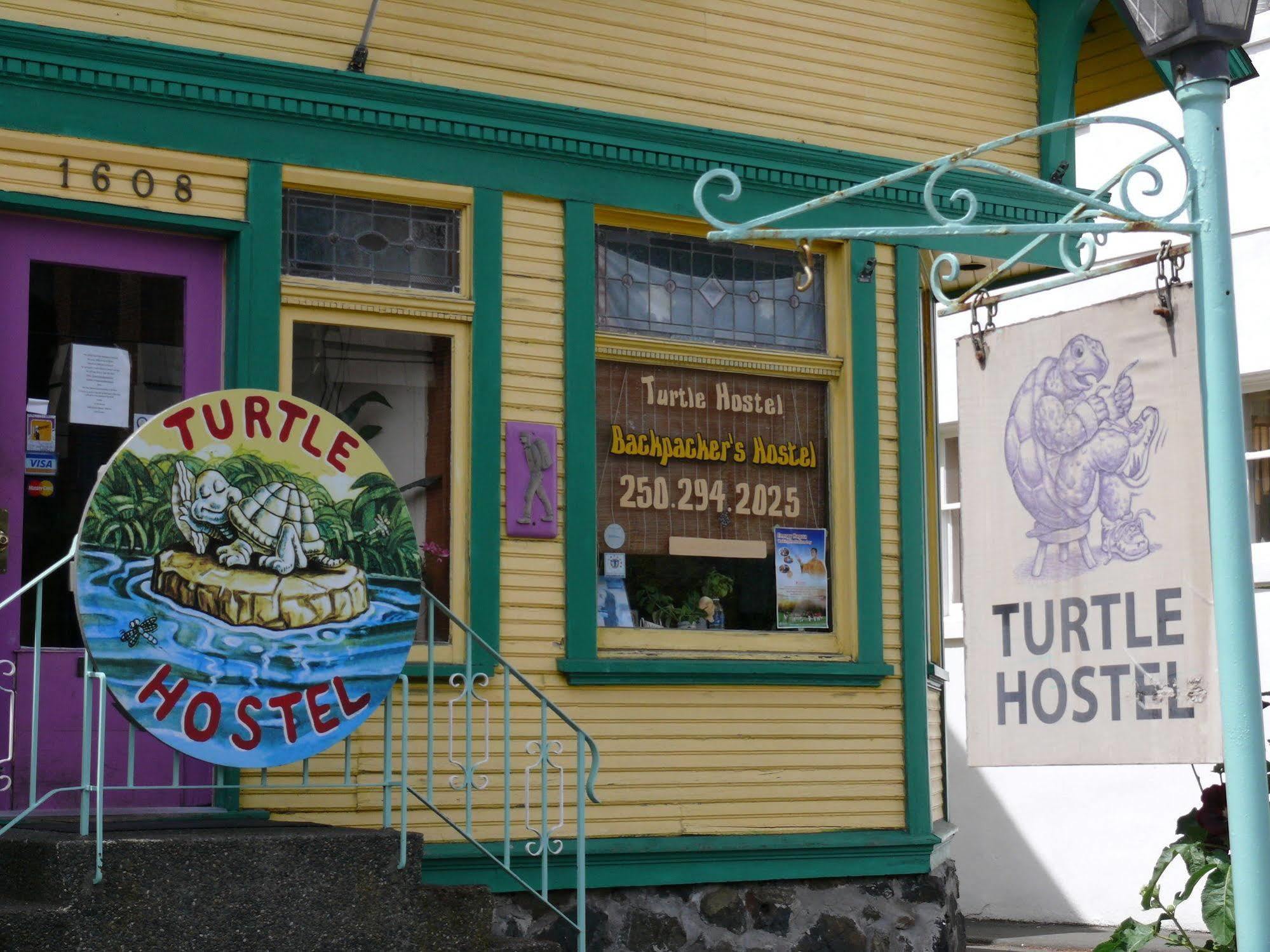Turtle Hostel Виктория Екстериор снимка