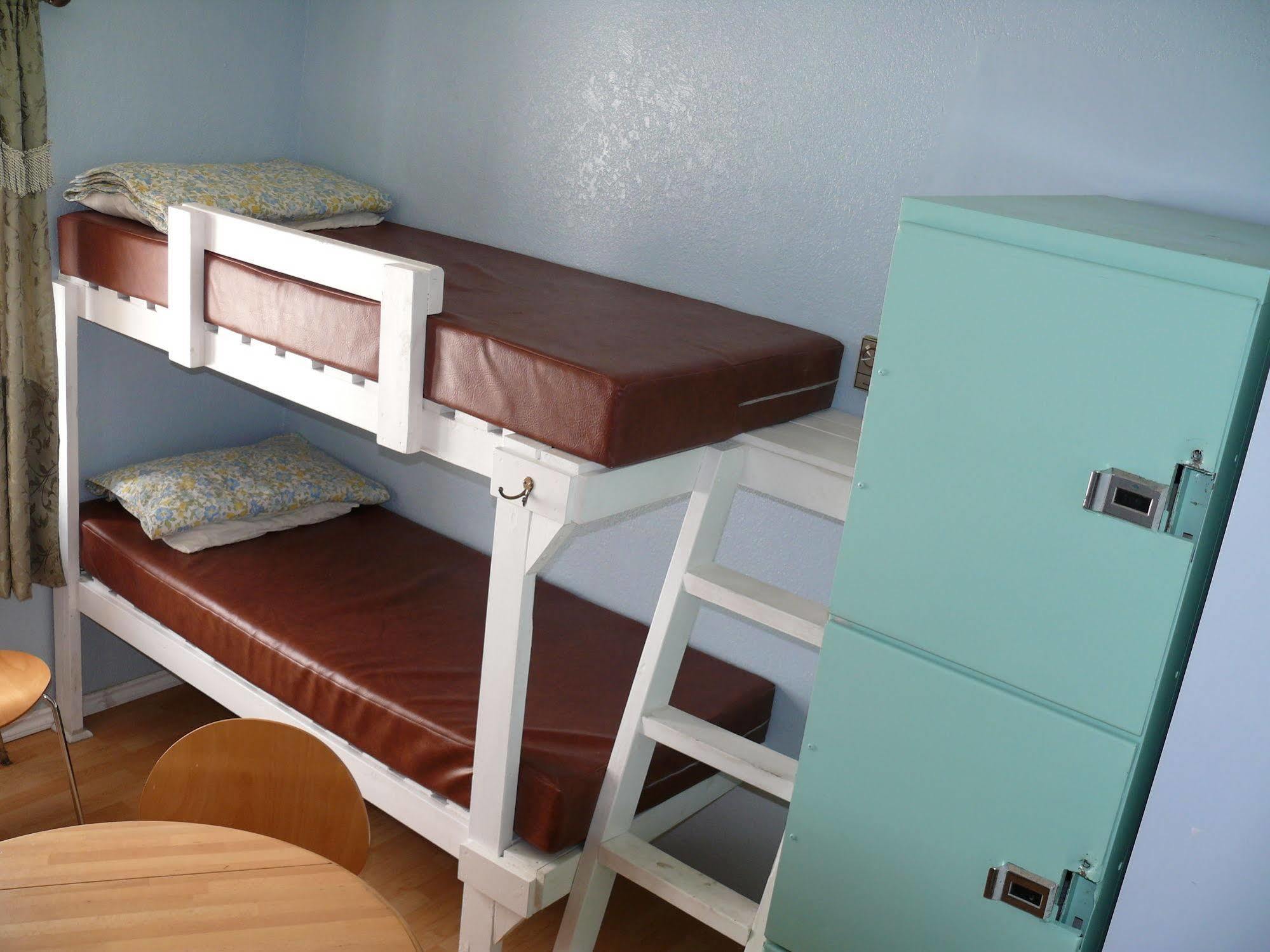 Turtle Hostel Виктория Екстериор снимка