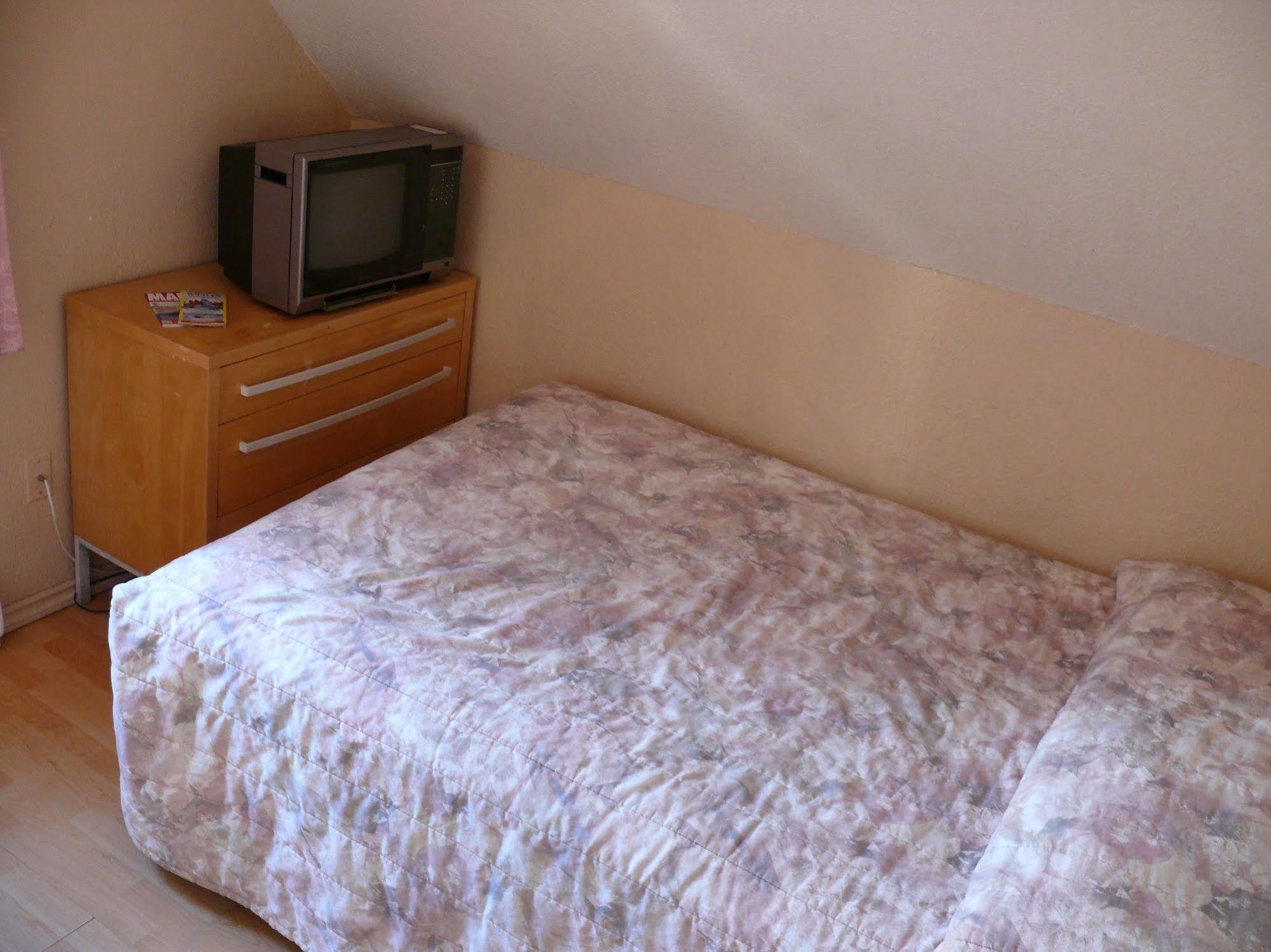 Turtle Hostel Виктория Екстериор снимка