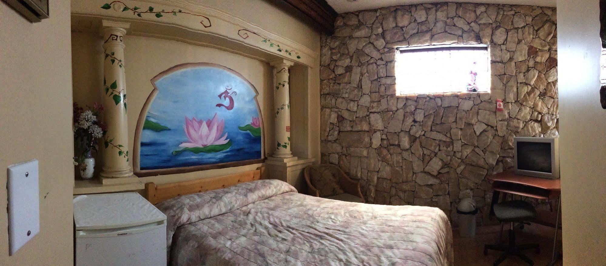 Turtle Hostel Виктория Екстериор снимка